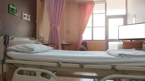 大学生落户深圳秒批_记者：阿代米赛后在更衣室和大家说了很抱歉，他很难过 记者阿代米病情发展随着