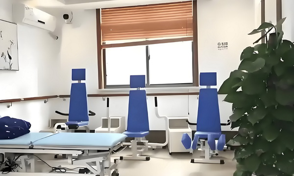 乒乓球——WTT澳门冠军赛：向鹏无缘男单16强